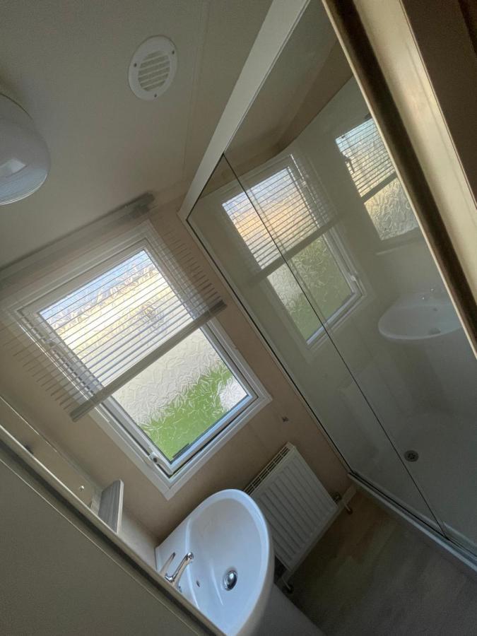 Delightful 6 Berth Holiday Home With Decking Area Chichester Exteriér fotografie